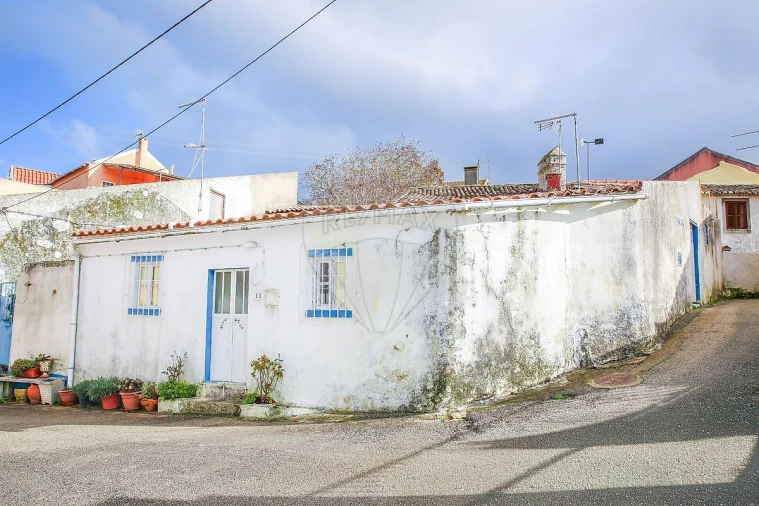 Moradia T2 para Venda em Santo Quintino Foto 3