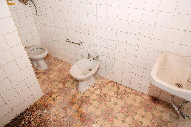 Prédio para Venda em Azambuja Foto 11