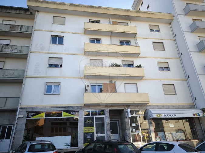 Apartamento T2 para Venda em Rio Maior Foto 19