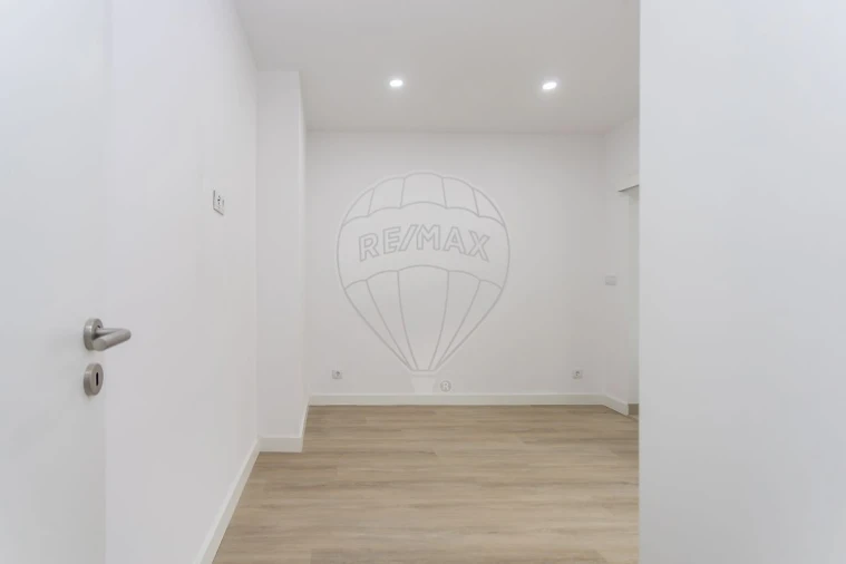 Apartamento T1 para Venda em Barreiro e Lavradio Foto 15