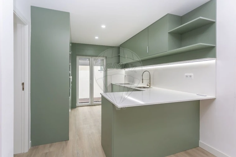 Apartamento T1 para Venda em Barreiro e Lavradio Foto 5