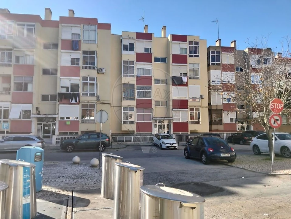 Apartamento T3 para Venda em Póvoa de Santa Iria e Forte da Casa Foto 3
