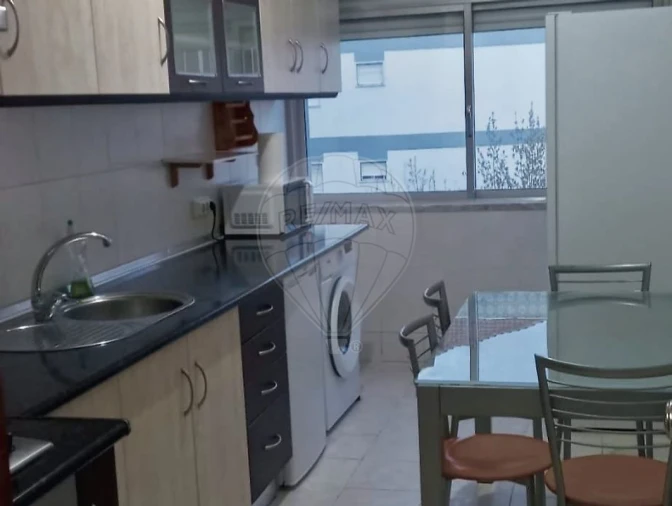 Apartamento T3 para Venda em Póvoa de Santa Iria e Forte da Casa Foto 2