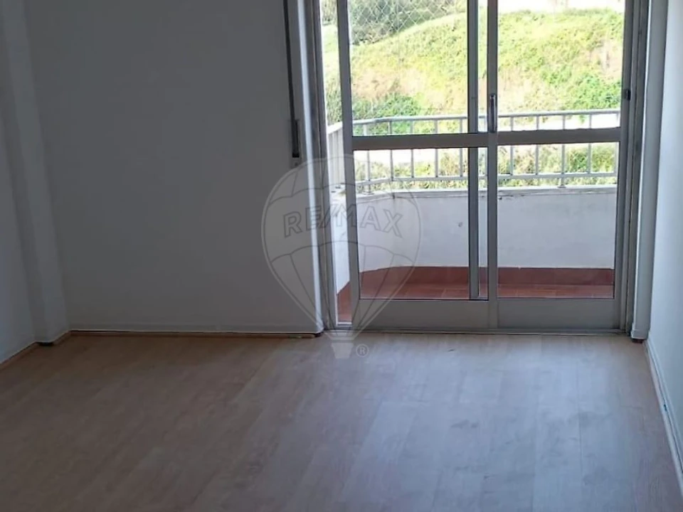 Apartamento T3 para Venda em Póvoa de Santa Iria e Forte da Casa Foto 2