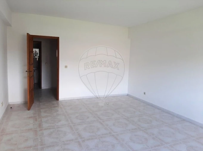 Apartamento T3 para Venda em Algueirão-Mem Martins Foto 2