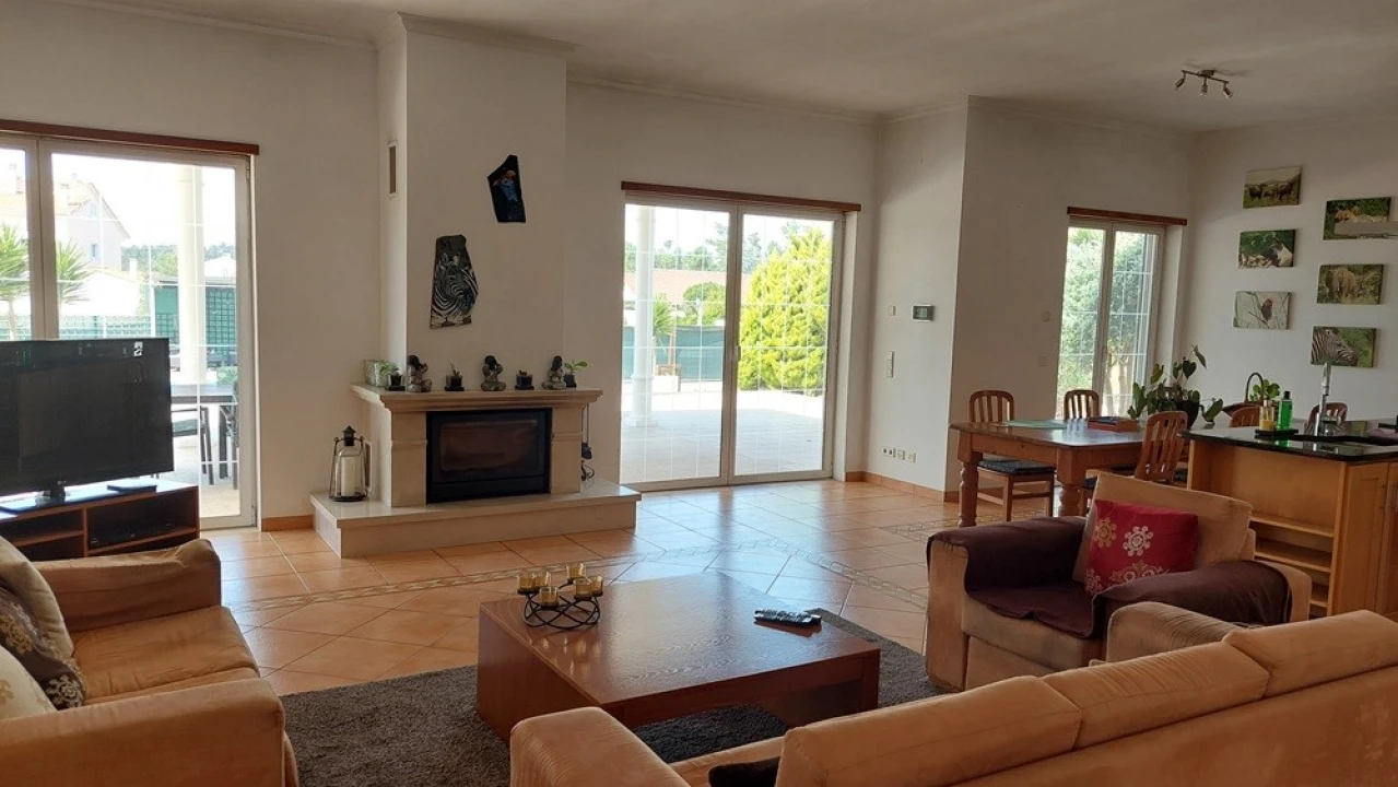 Moradia T4 para Venda em Coimbrão Foto 3