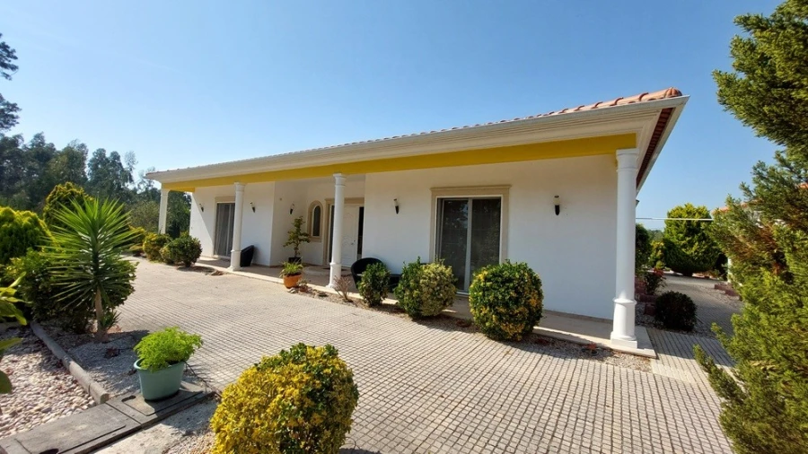 Moradia T4 para Venda em Coimbrão Foto 2