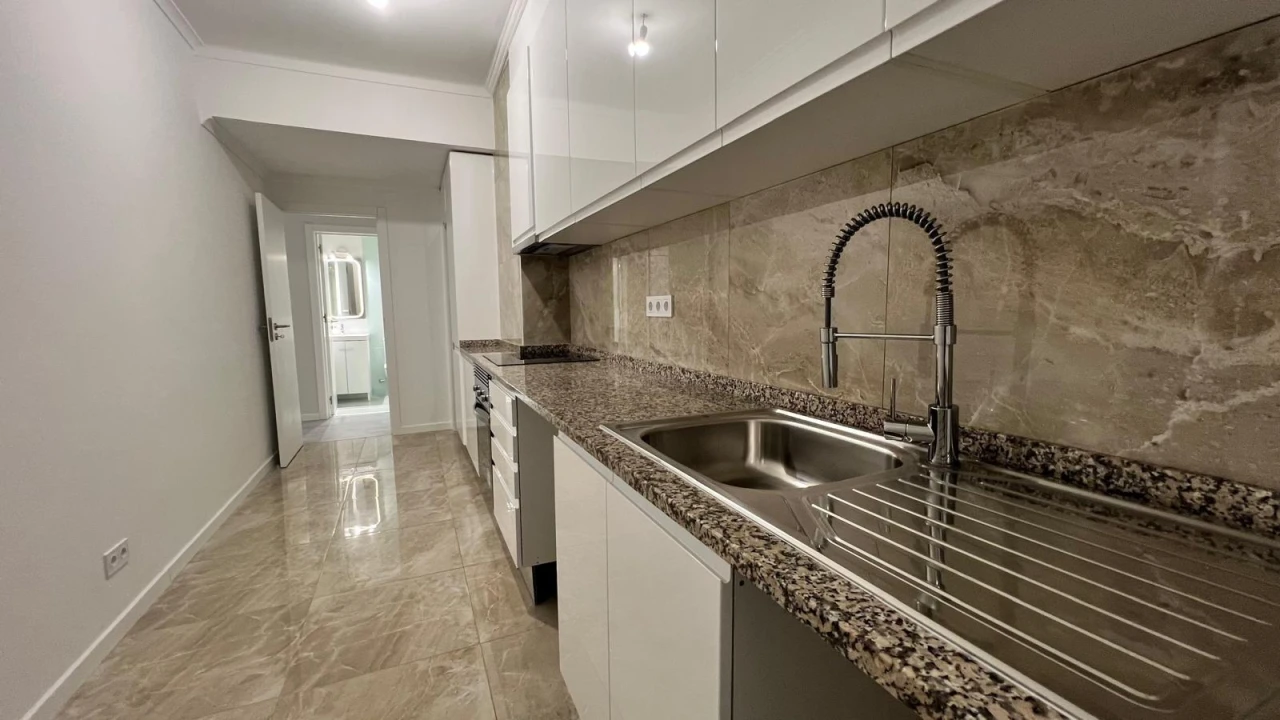Apartamento T3 para Venda em Portimão Foto 3