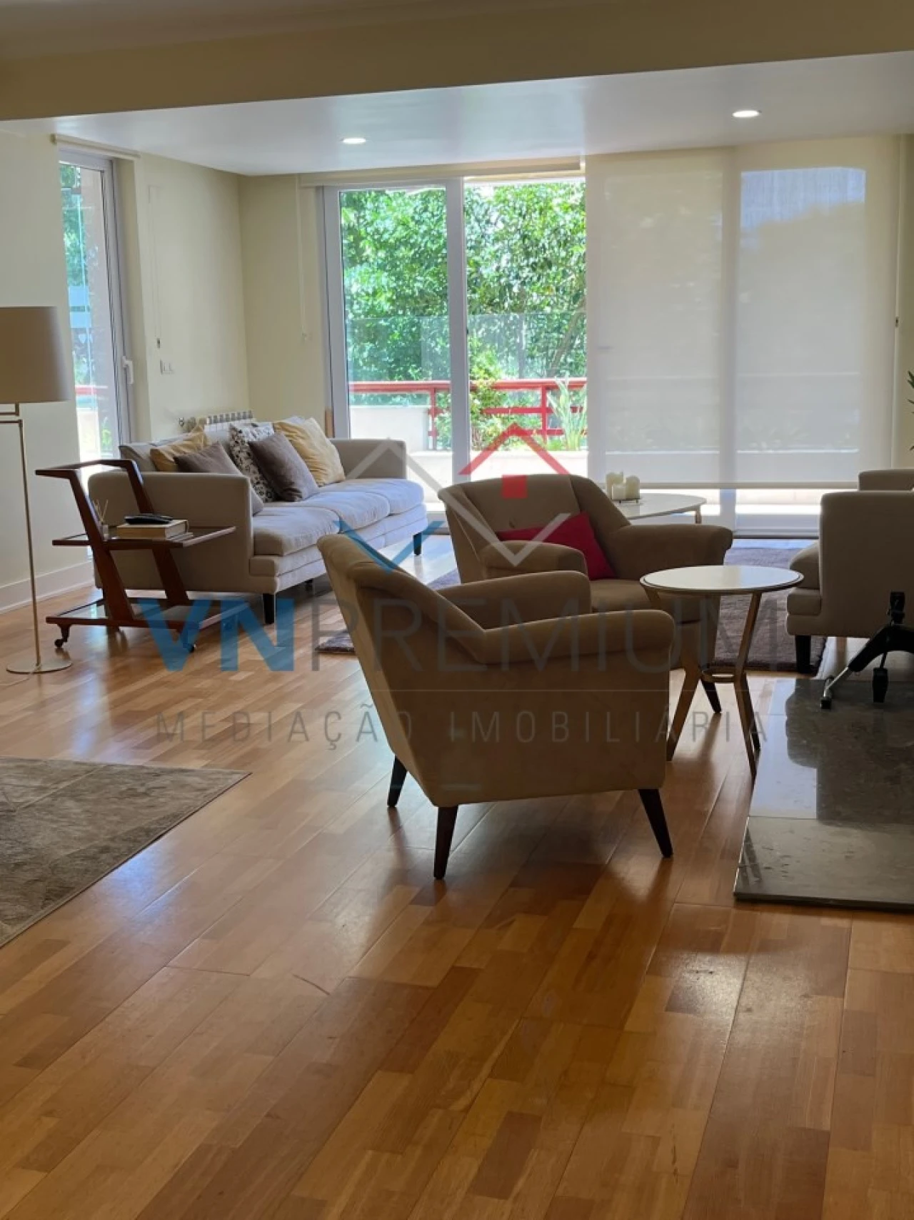 Apartamento T2 para Arrendamento em Queluz e Belas Foto 1