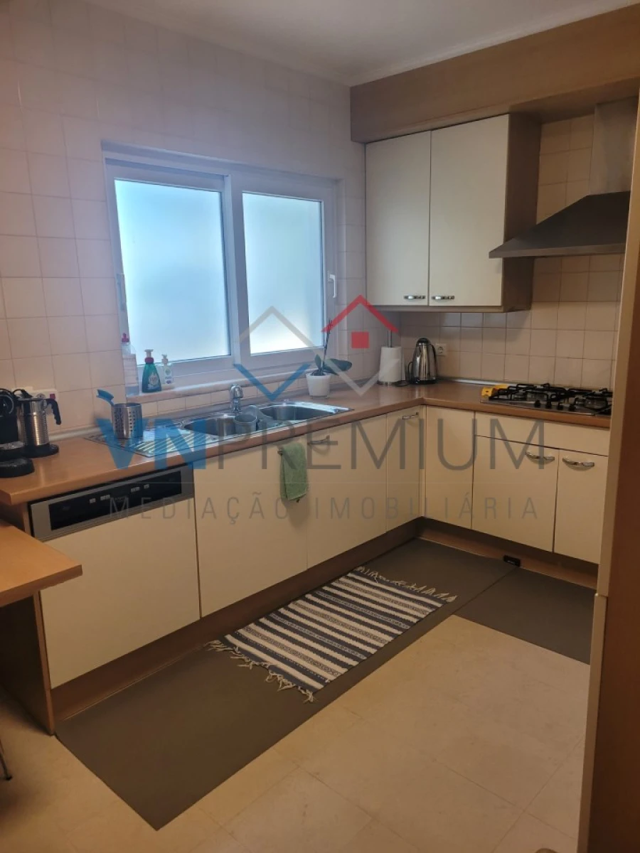 Apartamento T2 para Arrendamento em Queluz e Belas Foto 11