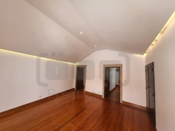 Moradia T2 para Venda em Além da Ribeira e Pedreira