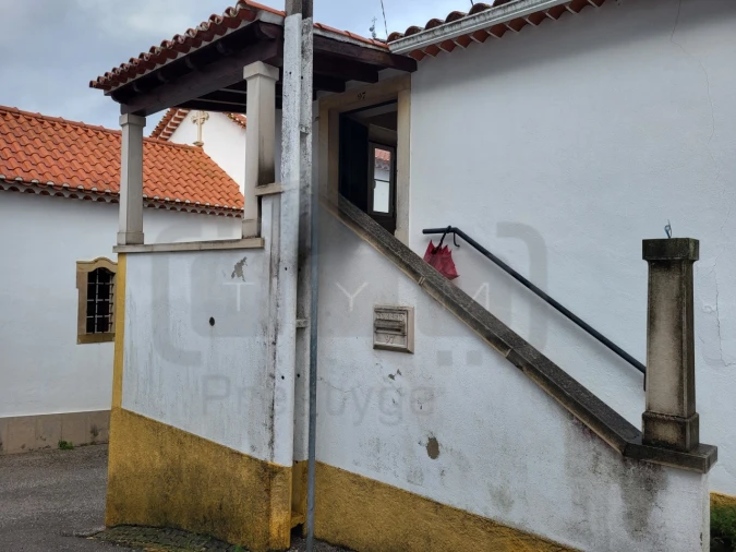 Moradia T2 para Venda em Além da Ribeira e Pedreira Foto 2