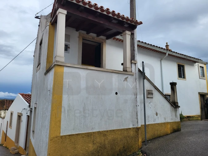 Moradia T2 para Venda em Além da Ribeira e Pedreira