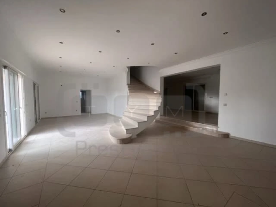 Moradia T4 para Venda em Além da Ribeira e Pedreira Foto 7