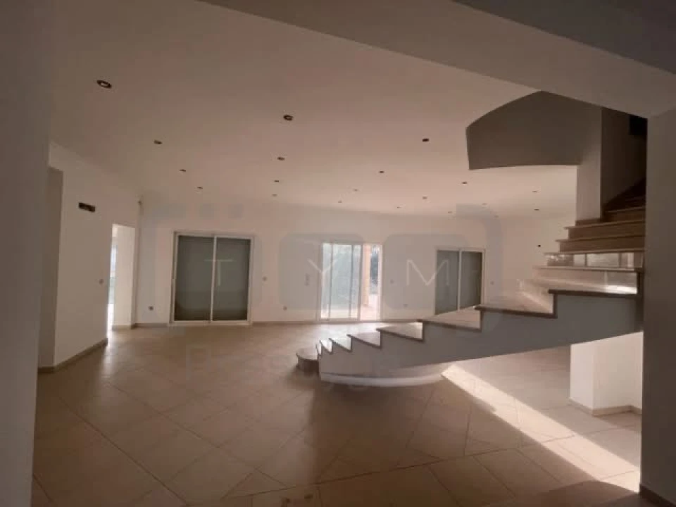 Moradia T4 para Venda em Além da Ribeira e Pedreira Foto 8