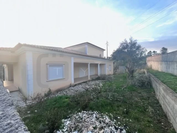 Moradia T4 para Venda em Além da Ribeira e Pedreira Foto 2