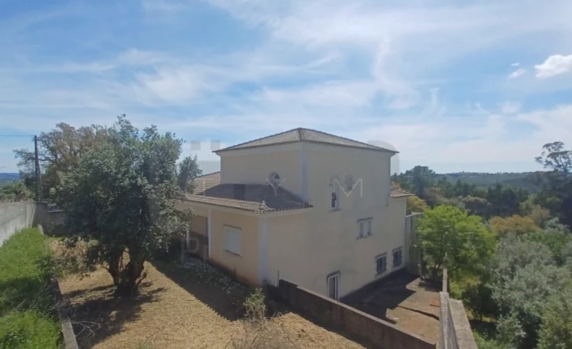 Moradia T4 para Venda em Além da Ribeira e Pedreira Foto 3