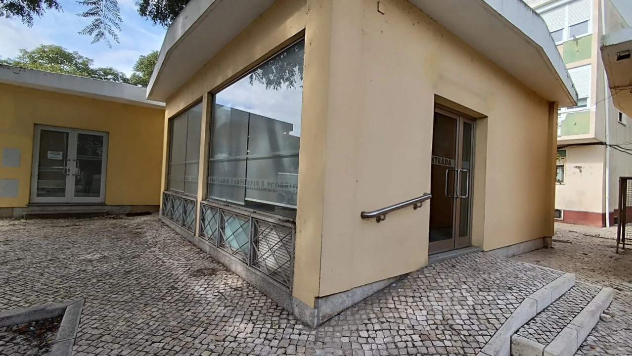 Loja para Arrendamento em Carcavelos e Parede Foto 3
