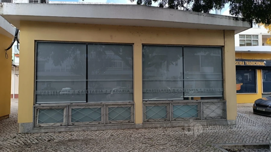 Loja para Arrendamento em Carcavelos e Parede Foto 1