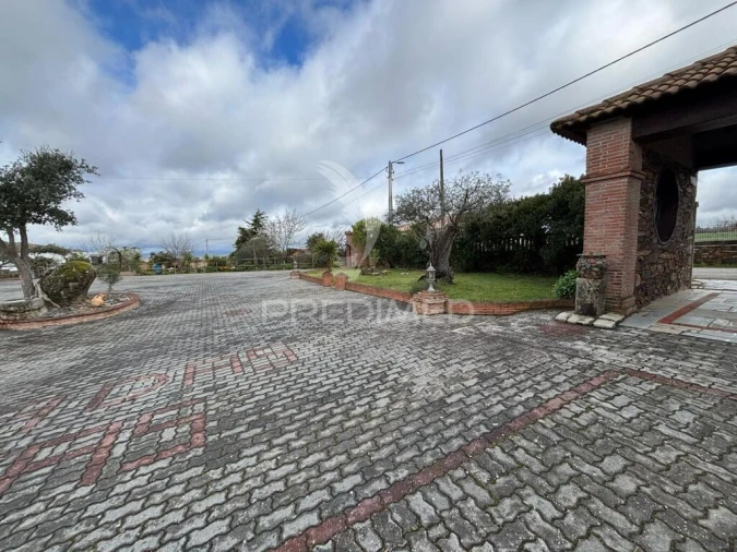 Quinta T4 para Venda em Vimioso Foto 6