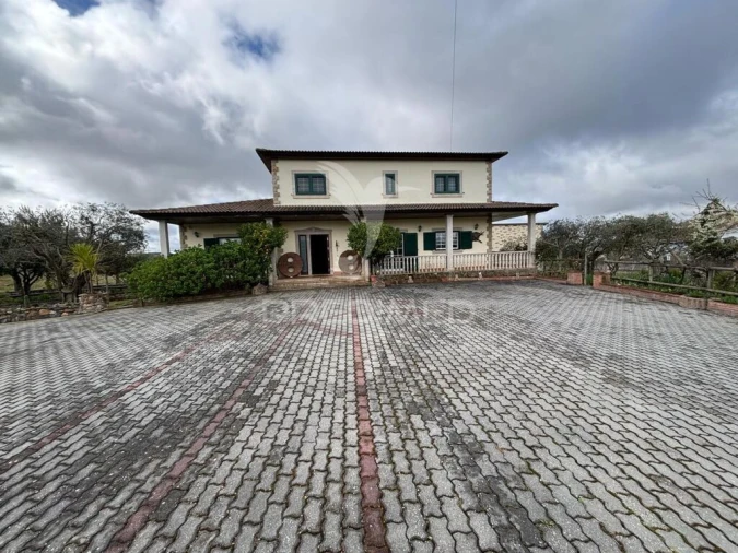 Quinta T4 para Venda em Vimioso Foto 10