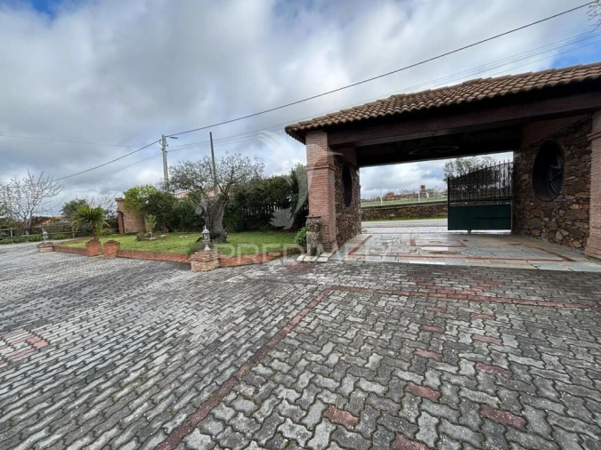 Quinta T4 para Venda em Vimioso Foto 11