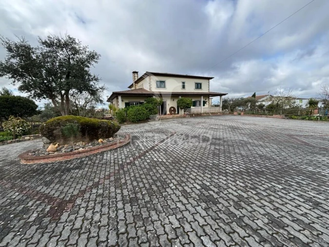 Quinta T4 para Venda em Vimioso Foto 7