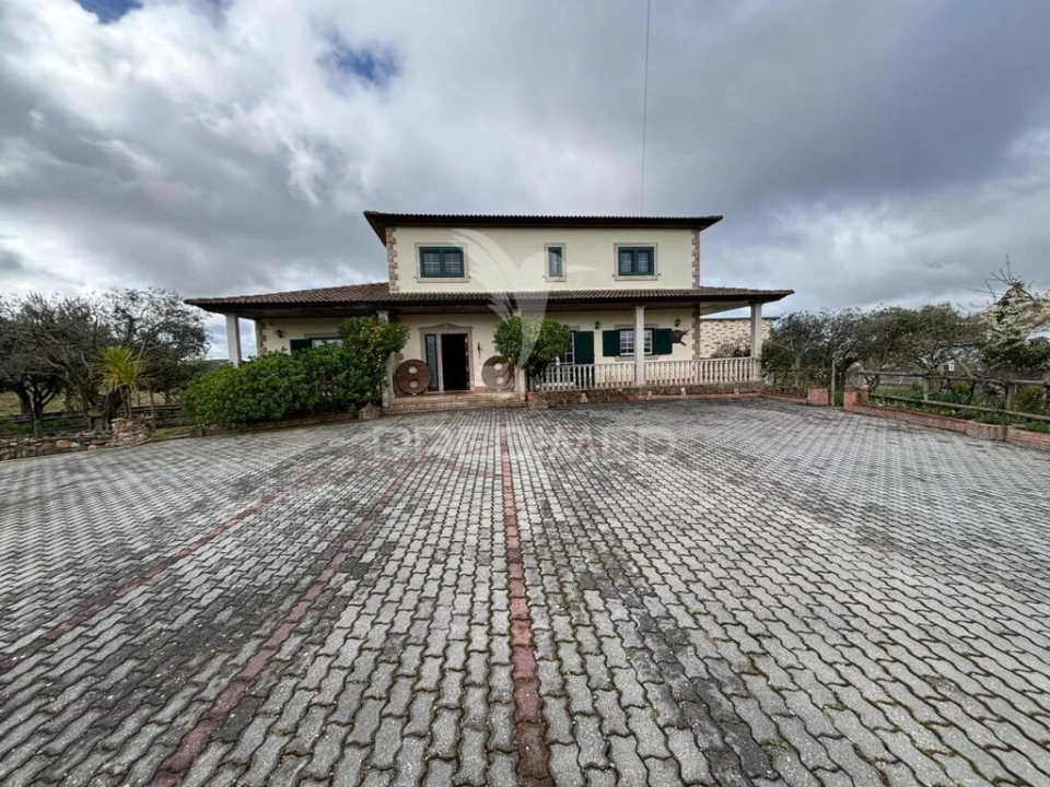 Quinta T4 para Venda em Vimioso Foto 10