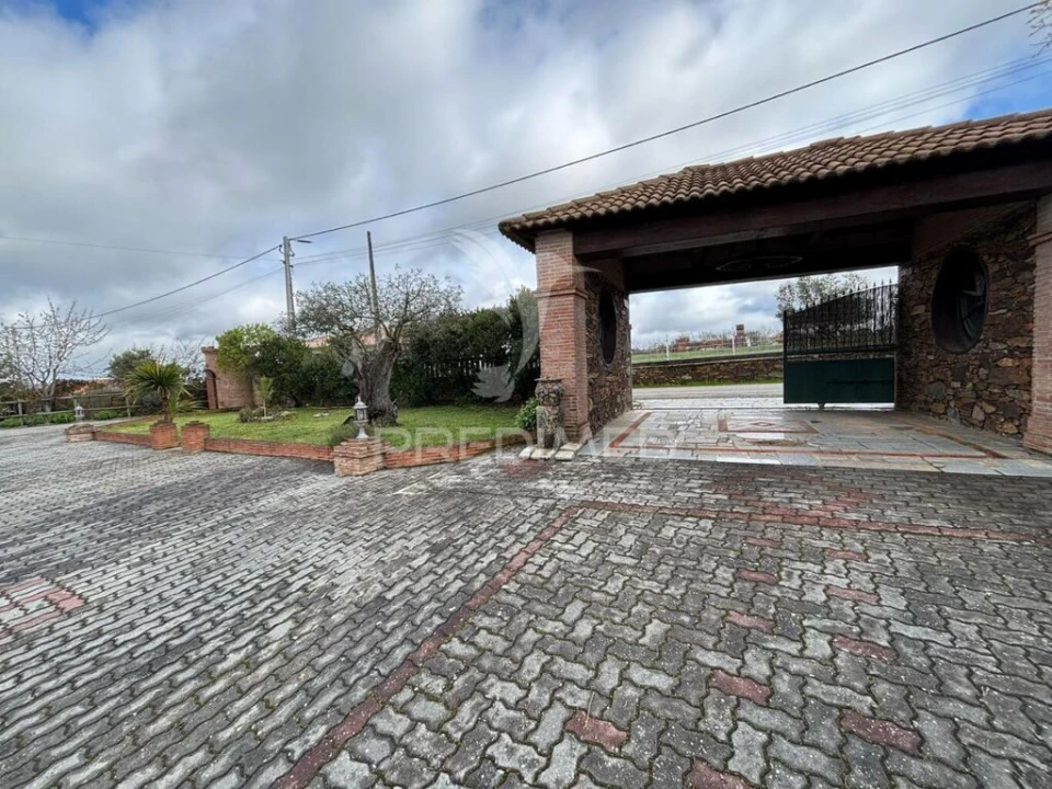 Quinta T4 para Venda em Vimioso Foto 11