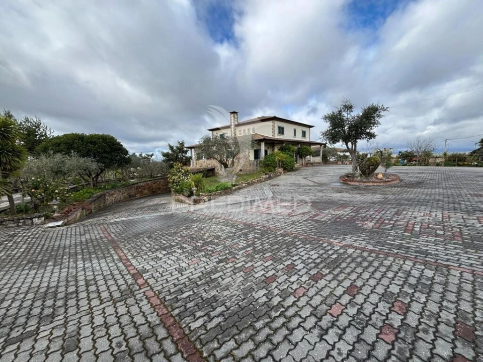 Quinta T4 para Venda em Vimioso Foto 5