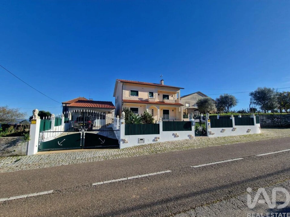 Moradia T5 para Venda em Arega Foto 2