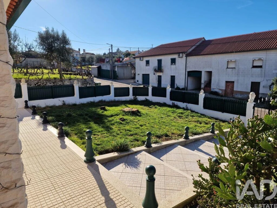 Moradia T5 para Venda em Arega Foto 6