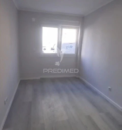 Apartamento T2 para Venda em Benfica