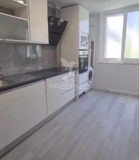 Apartamento T2 para Venda em Benfica