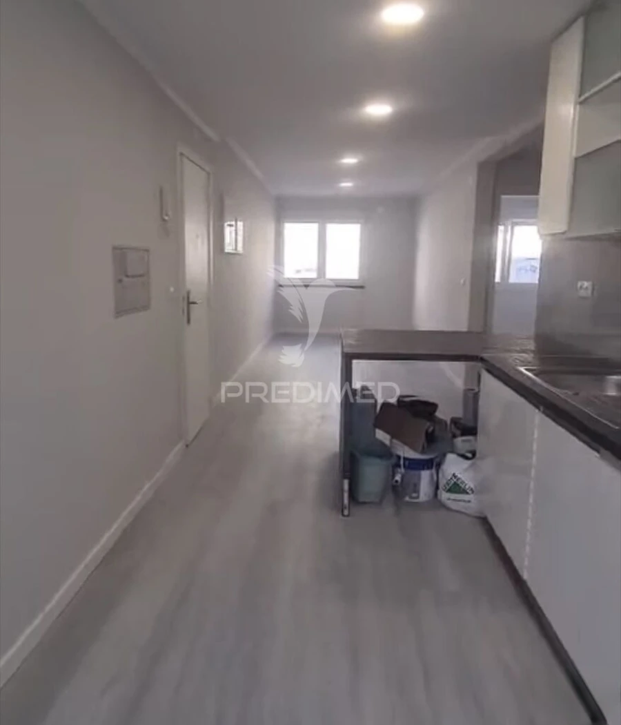 Apartamento T2 para Venda em Benfica Foto 5