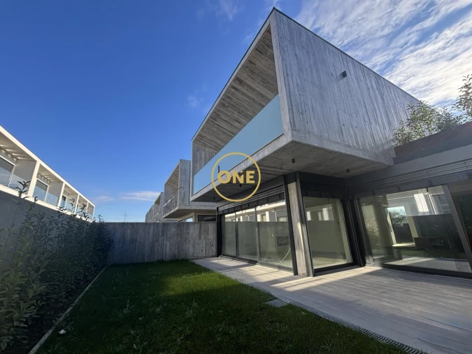 Moradia T3 para Venda em Merelim (São Pedro) e Frossos