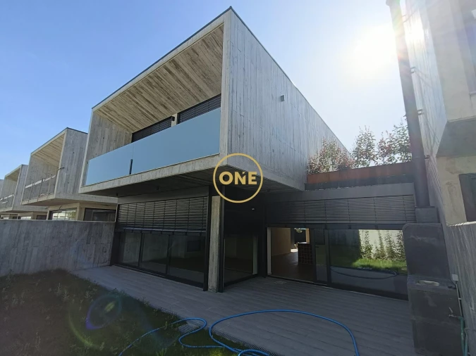 Moradia T3 para Venda em Merelim (São Pedro) e Frossos