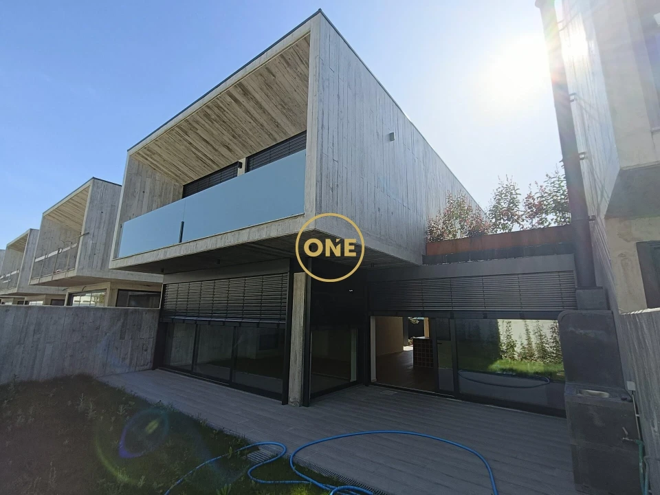 Moradia T3 para Venda em Merelim (São Pedro) e Frossos Foto 1