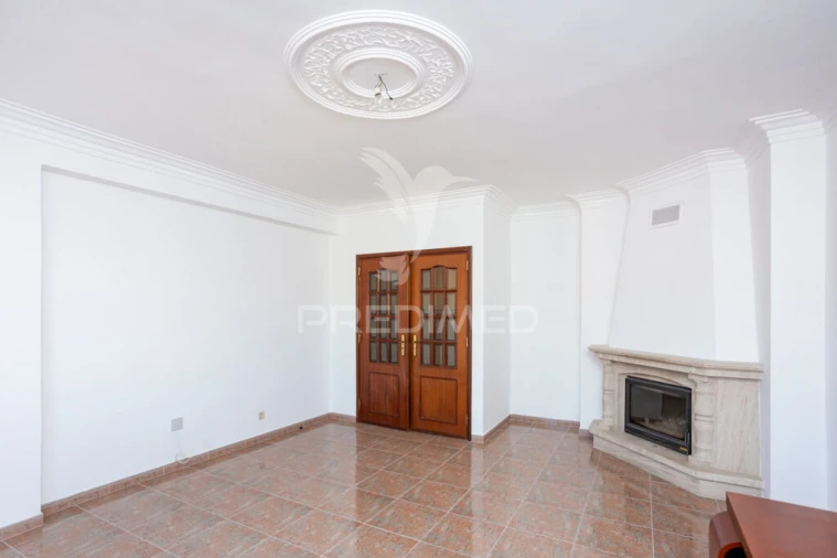 Apartamento T2 para Venda em Corroios Foto 6