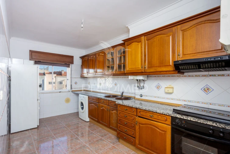 Apartamento T2 para Venda em Corroios Foto 1