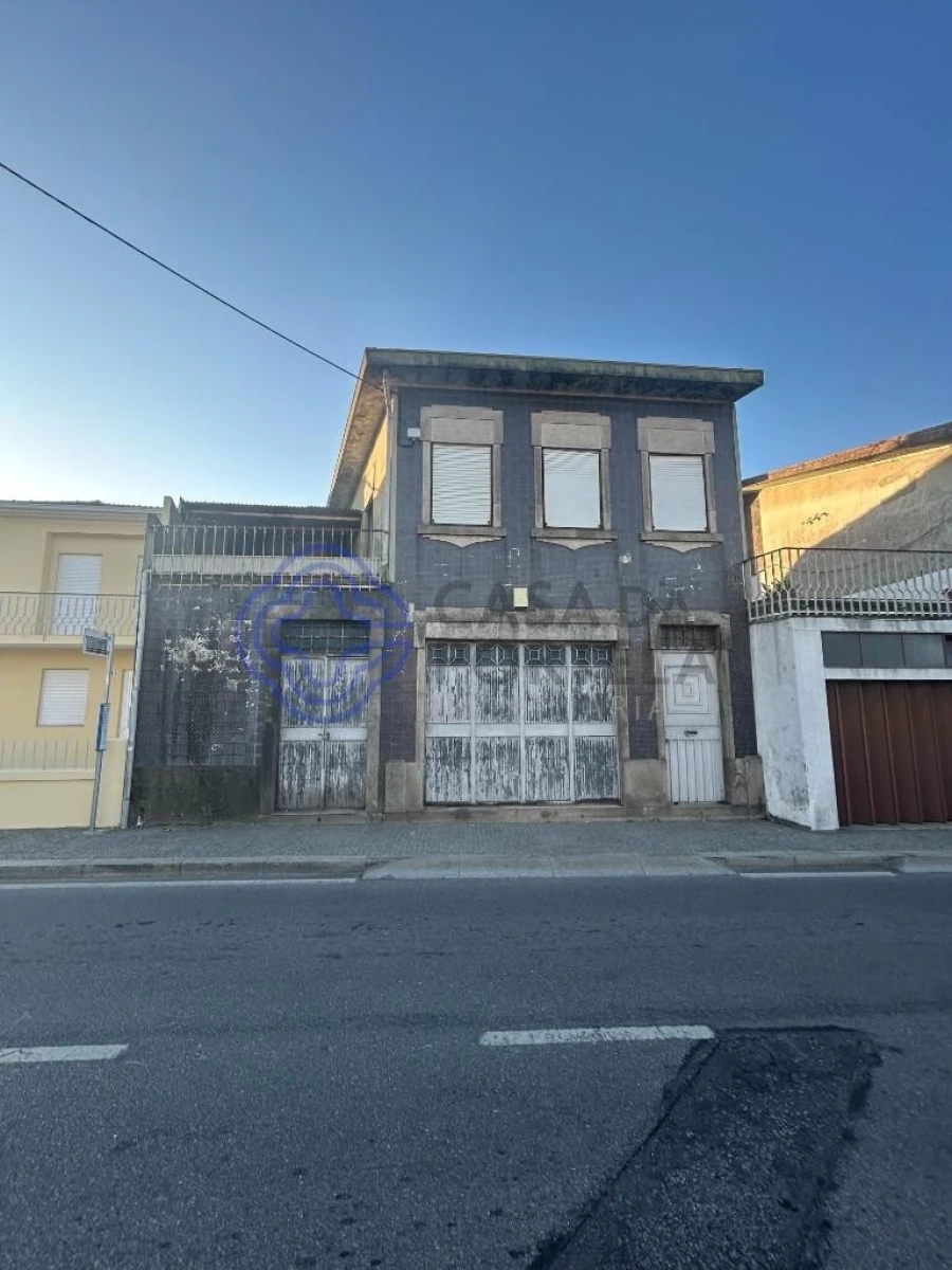 Armazém para Venda em Milheiros Foto 14