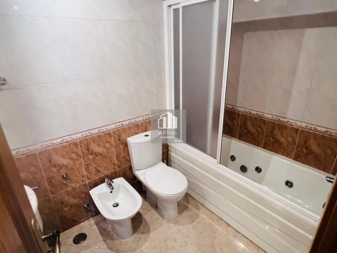 Apartamento T2 para Venda em Costa da Caparica Foto 17