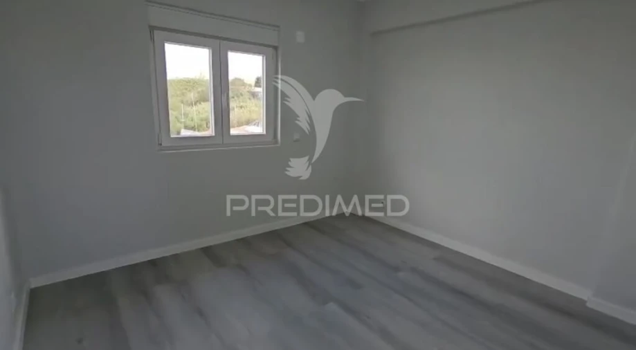 Apartamento T2 para Venda em Pontinha e Famões Foto 12