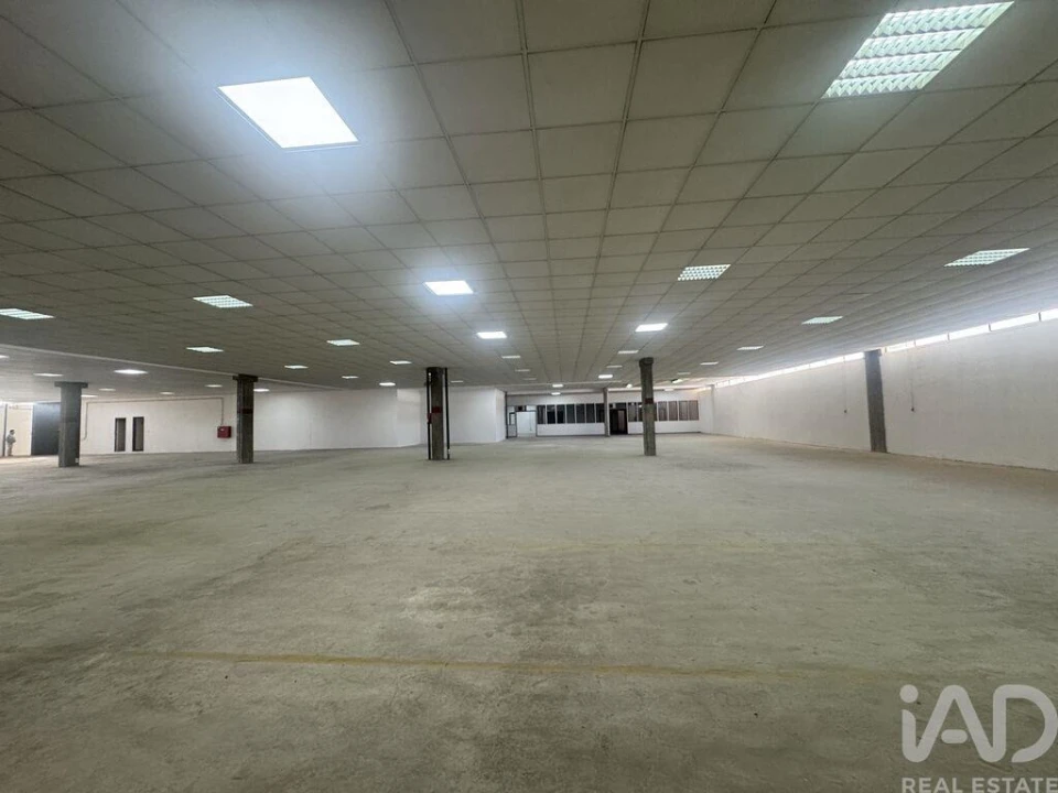 Armazém para Arrendamento em Camarate, Unhos e Apelação Foto 9