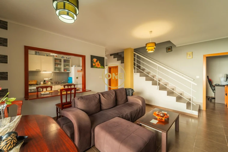 Moradia T3 para Venda em Feteiras Foto 5