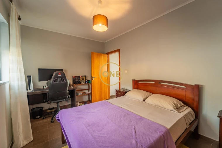 Moradia T3 para Venda em Feteiras Foto 6