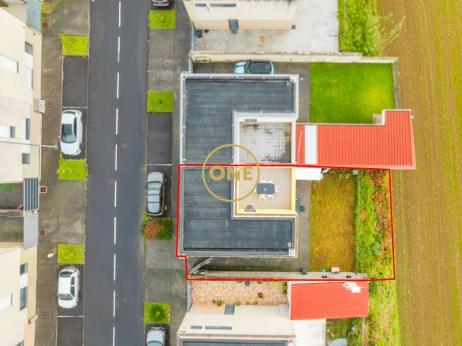 Moradia T3 para Venda em Feteiras Foto 4