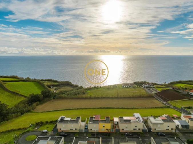 Moradia T3 para Venda em Feteiras Foto 2