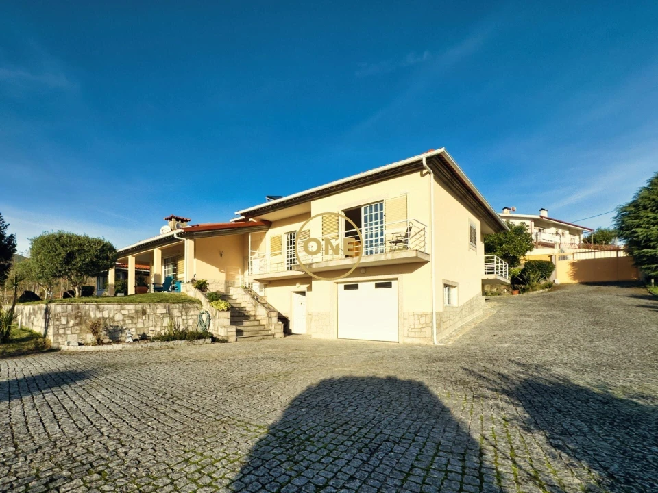 Moradia T4 para Venda em Valdreu Foto 2