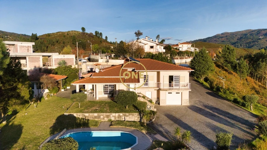 Moradia T4 para Venda em Valdreu